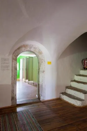 Romedihof Backpacker Hostel - Image 1