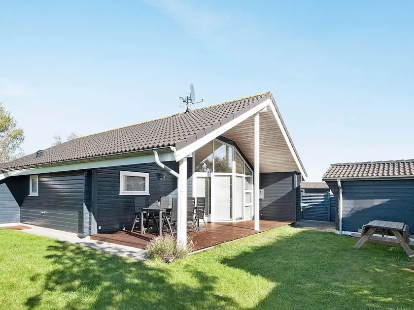 Spacious Holiday Home in Juelsminde Jutland With Garden - Image 1