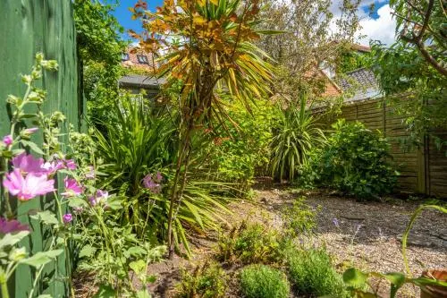 Dragonfly Cottage - Image 1