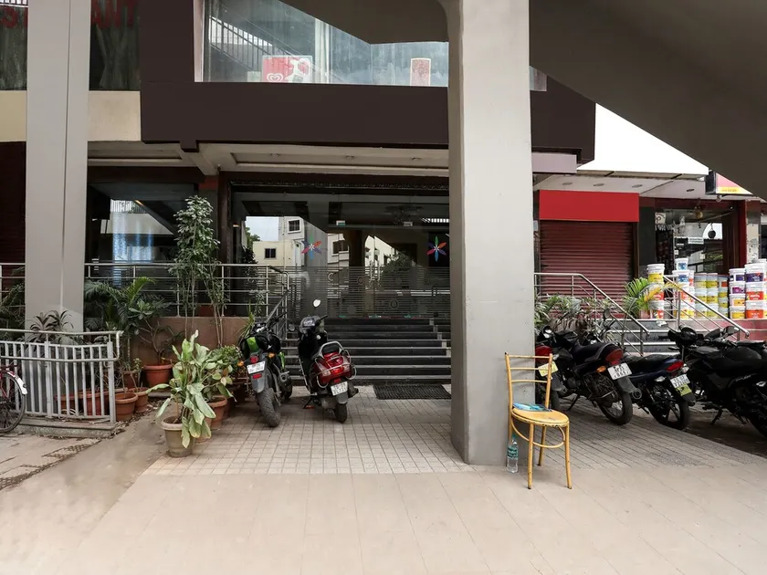 Hotel O Grand Sandarshini Inn Near MGBS Bus station - Image 1