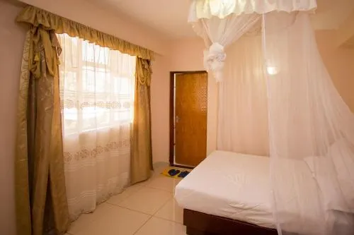 Dans Hotel - Image 1