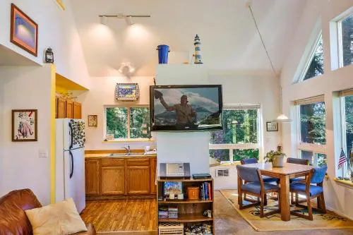 Sandy's Beach Cottage - Image 1