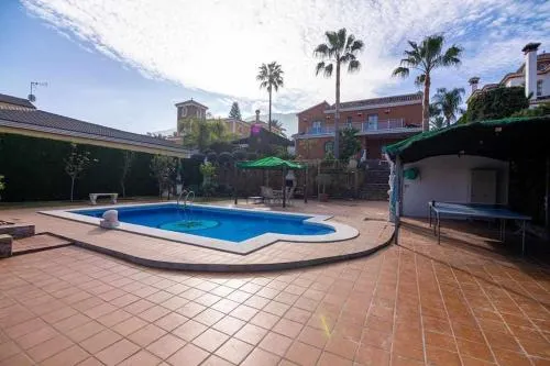 lujosa villa en Alhaurin de la Torre 7 dormitorios - Image 1