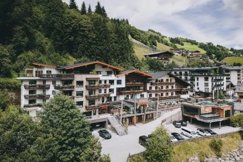 Thomsn-Alpine Rock Hotel - Image 1