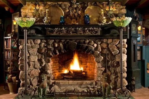 Land's End Inn - Image 1