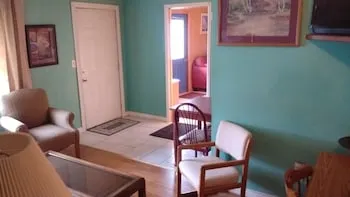 Rocky Road Inn - Image 1