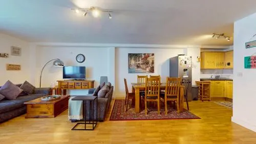 Bermondsey apartment - Image 1