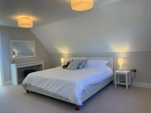 1-bed - Sleeps 2 - Pet Friendly w Parking - Image 1