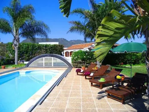 Cozy house with pool in San Cristóbal de La Laguna, 70 m² - Image 1