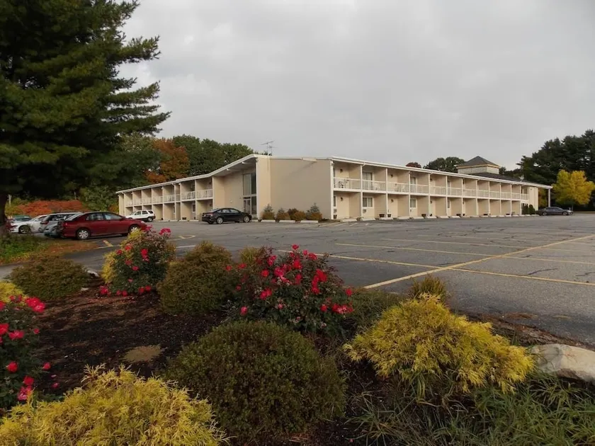 Center Street Value Inn - Image 1