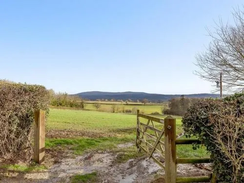 Apple Tree Barn Craven Arms - Image 1