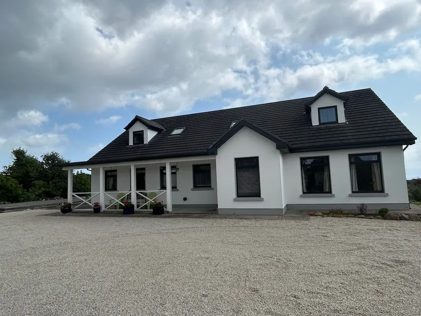 Luxury Galway Getaway With 5 Bedrooms - Image 1