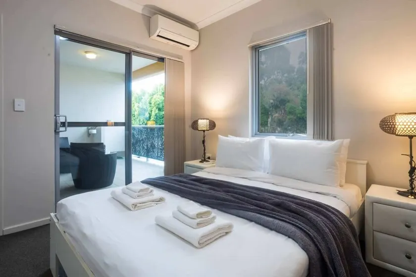 Pet Friendly 2BR APT with Balcony in East Vic Park - Image 1