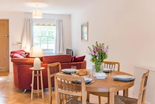 Vine Cottage by Bloom Stays - Image 1