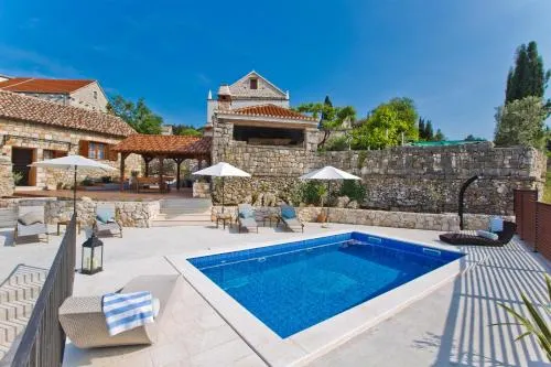 Villa Kate -with pool and BBQ - Image 1