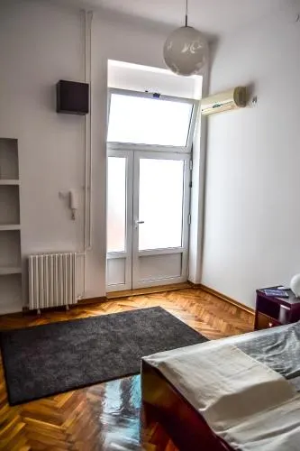Modena Apartments - Image 1
