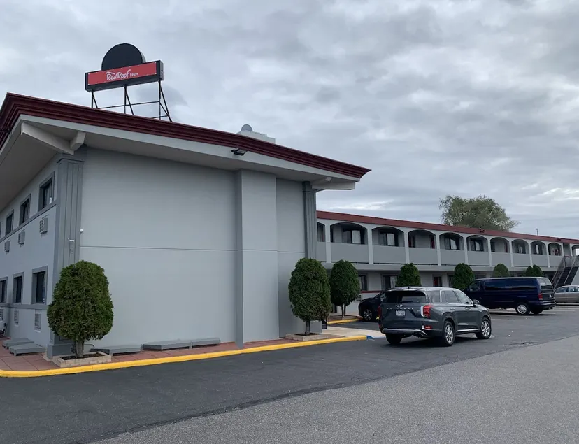 Red Roof Inn Copiague - Image 1