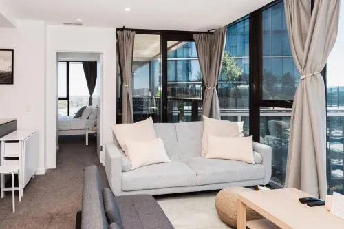 Modern 2b2b Apt 2 king bed 2 parking UC Westfield - Image 1
