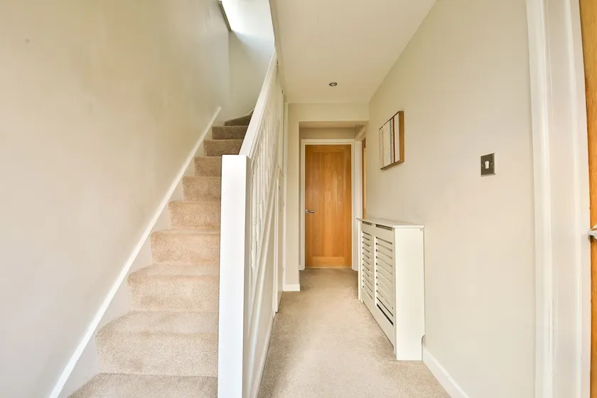 Bright & Airy 3-Bed with Off Street Free Parking - Image 1
