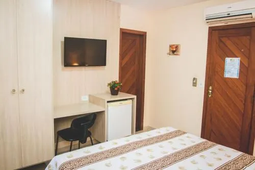 Hotel Acacias - Image 1