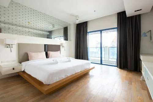 Luxury 2BR Residence 500m to CentralWorld - Image 1