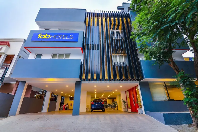 OYO Townhouse 611 Welcome Inn - Image 1