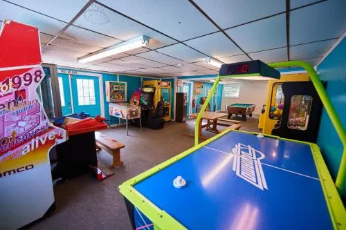 Moody Beach Camping Resort Screened Park Model 2 - Image 1