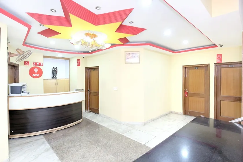 Hotel Kings Residency - Image 1