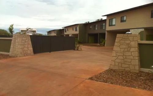 Breezes Apartments - Image 1
