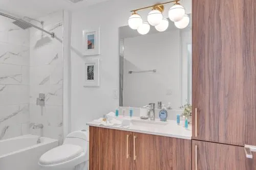 Amazing 2 BD Downtown Miami Mins From Brickell With Free Parking - Image 1
