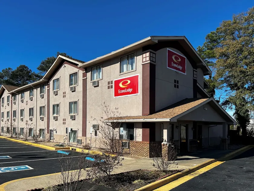 Super 8 Fort Bragg - Image 1