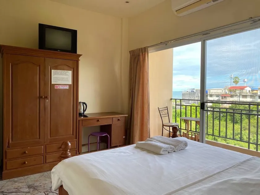 Jomtien Seaside House - Image 1