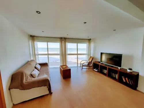 Breezy Beach Apartment - Image 1
