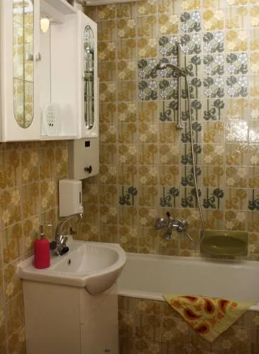 Highland Apartment - Image 1