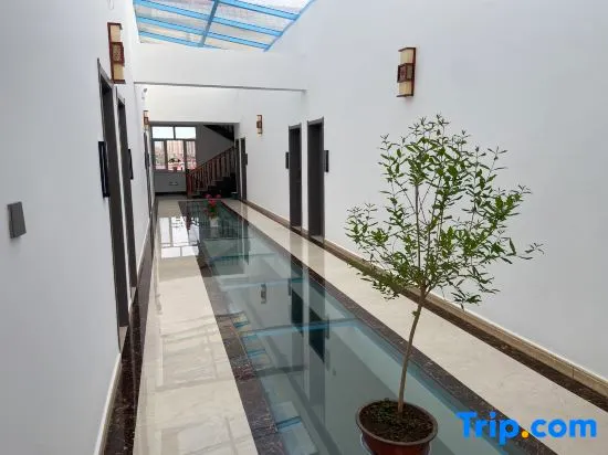 Huazhu Express Hotel - Image 1