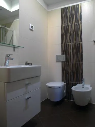Park Apartments - Image 1