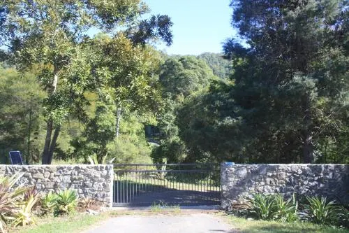 Noosa Hinterland Spectacular Boutique Guesthouse - Image 1