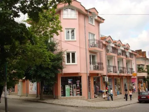 Deloni Hotel - Image 1