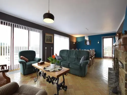 Welcoming Holiday Home With Large Garden - Image 1