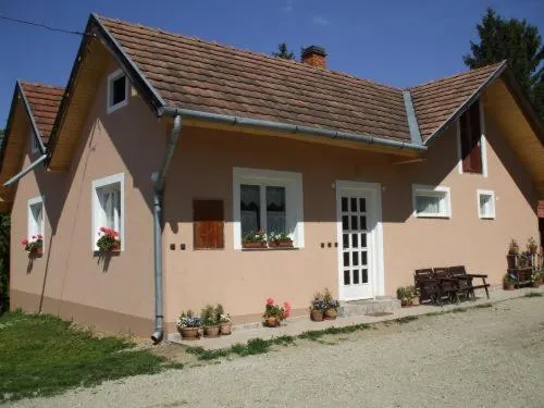 Fazekas Vendeghaz Es Kemping - Image 1