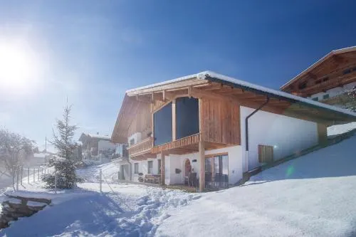 Chalet Bergzeit Ferienhaus mit Sauna & Wellness - Image 1