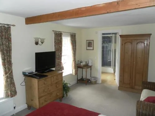 The Chetnole Inn - Image 1