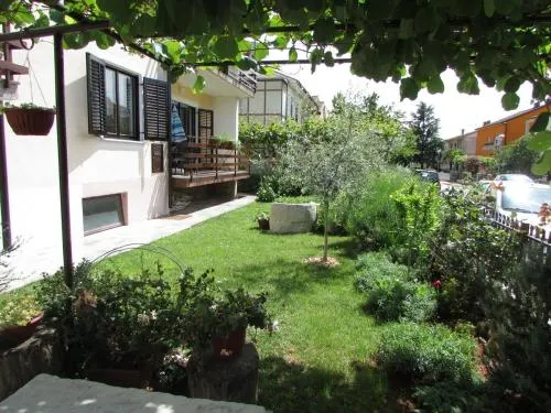 MIRELA house with apartment - Image 1