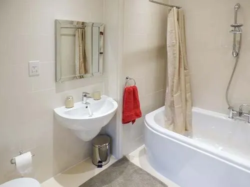 3 Crown Cottages - Image 1