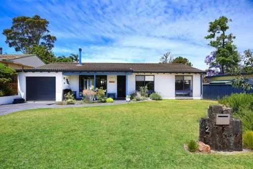 Aloha - Short Drive To Berry & The Beach - Fireplace And Firepit - Image 1