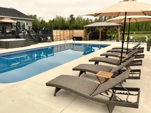 4 bedroom, 2.5 bathroom Riverside Retreat, sleeps 12. Durham, Nova Scotia - Image 1