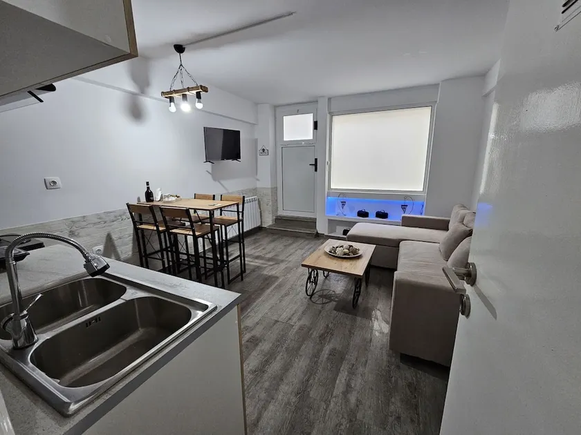 Helen's Place - Image 1