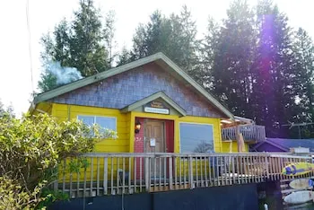 Tofino Travellers Guesthouse - Image 1