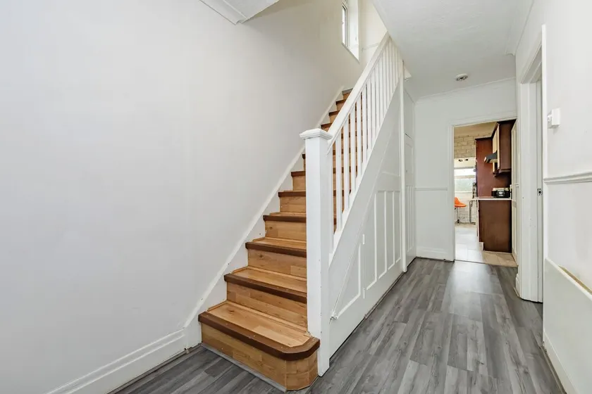 Immaculate 4-bed House in Colchester - Image 1