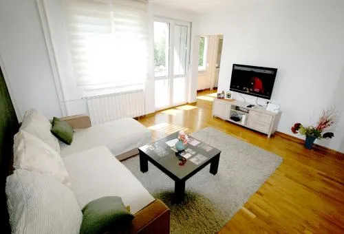 Apartment Maple - Image 1